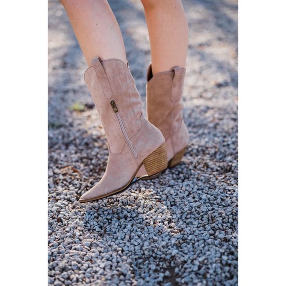 DOWNTOWN WALK BOOTS - Picture 2 of 3